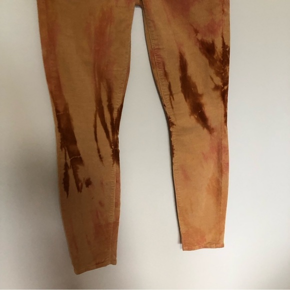 Mother High Waisted Looker Hopscotch Corduroy Tie Dye Pants 24 - Picture 2 of 10